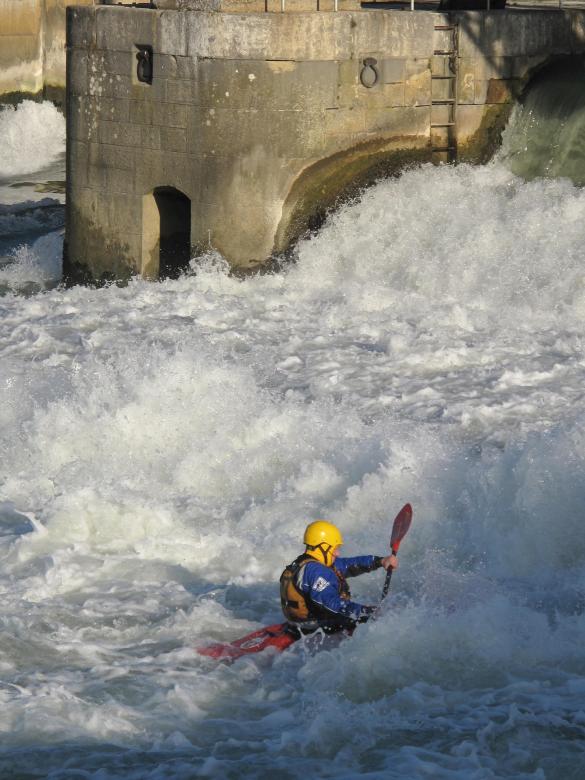 Free stock image of Kayaking in the River created by Pixabay