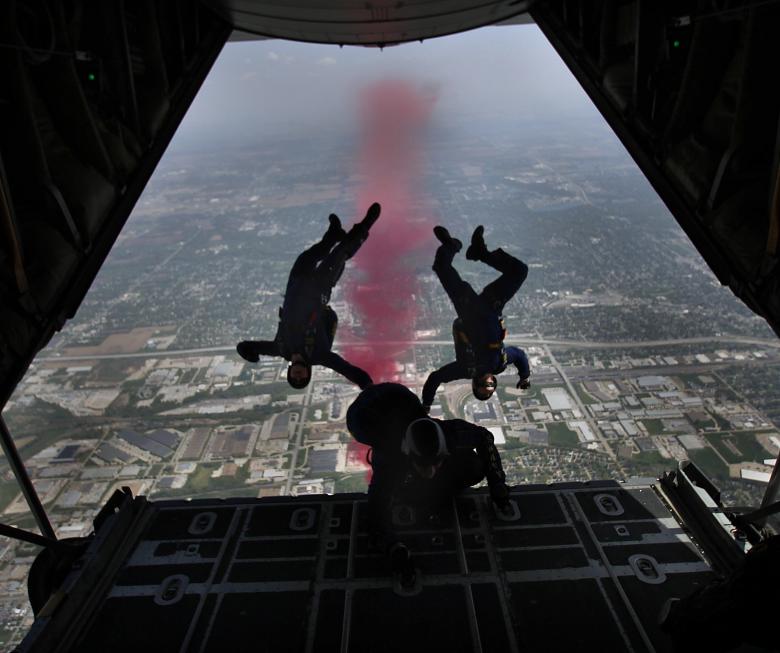 Free stock image of Skydiving created by Pixabay