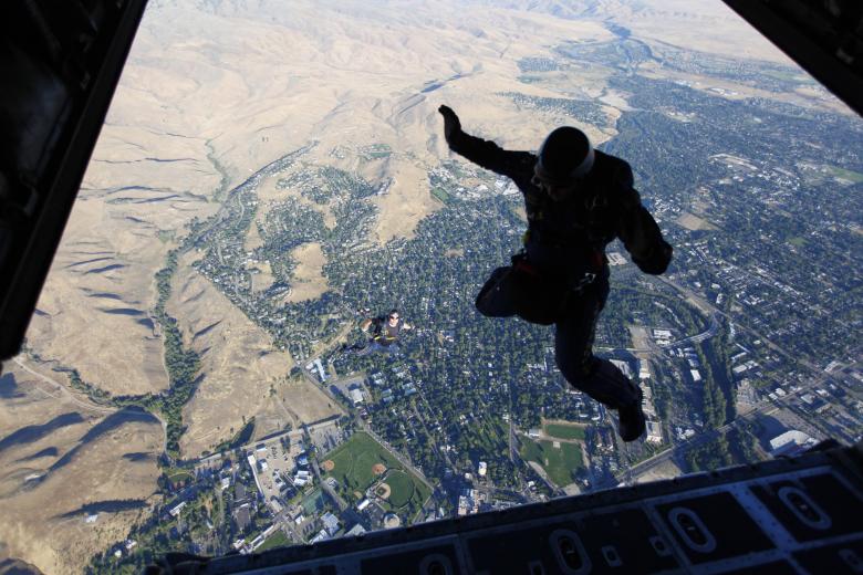 Free stock image of Skydiving created by Pixabay