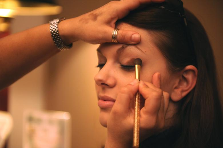 Free stock image of Makeup Artist created by Pixabay