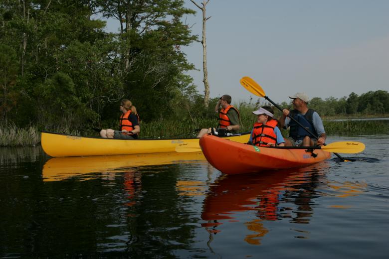 Free stock image of Family Canoeing created by Pixabay