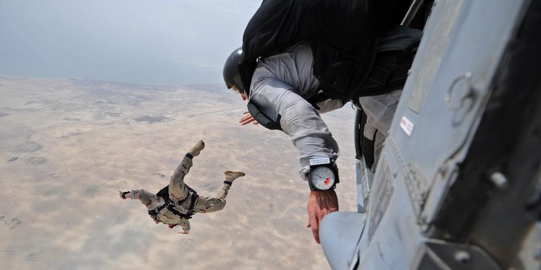 Free stock image of Parachute Jumping Soldiers created by Pixabay