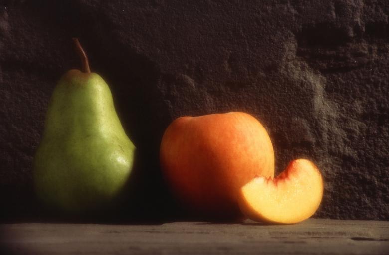 Free stock image of Pear n Peach created by Pixabay