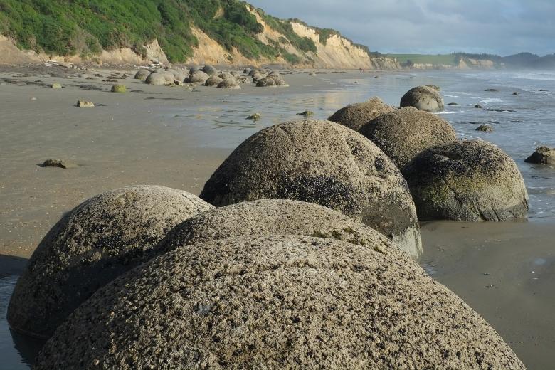 Free stock image of Boulders on the Shore created by Pixabay