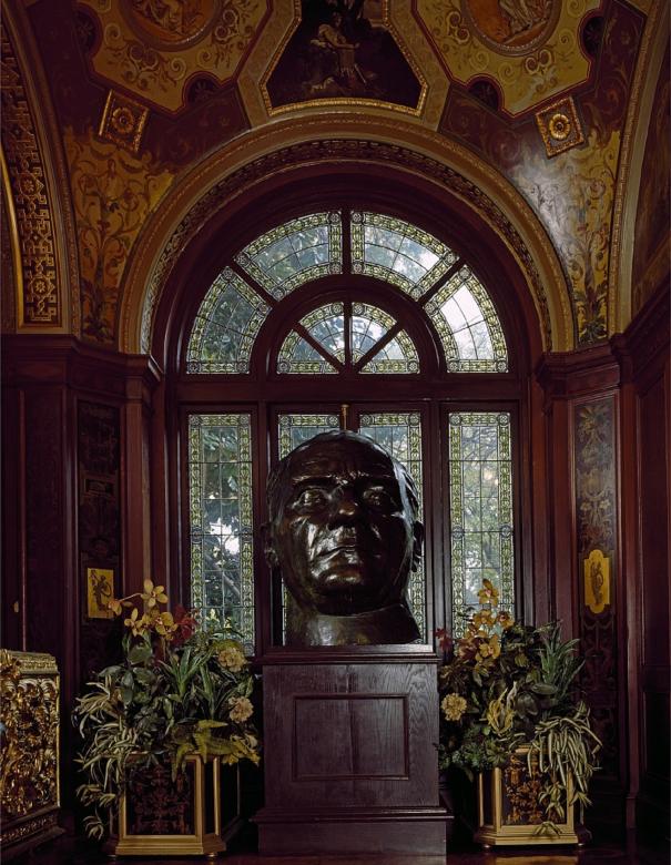 Free stock image of Statue in Embassy created by Pixabay