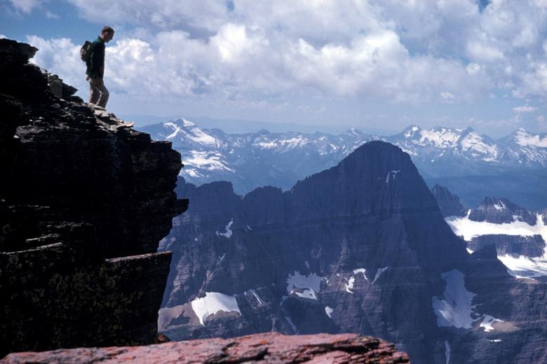 Free stock image of Hiker on Top created by Pixabay