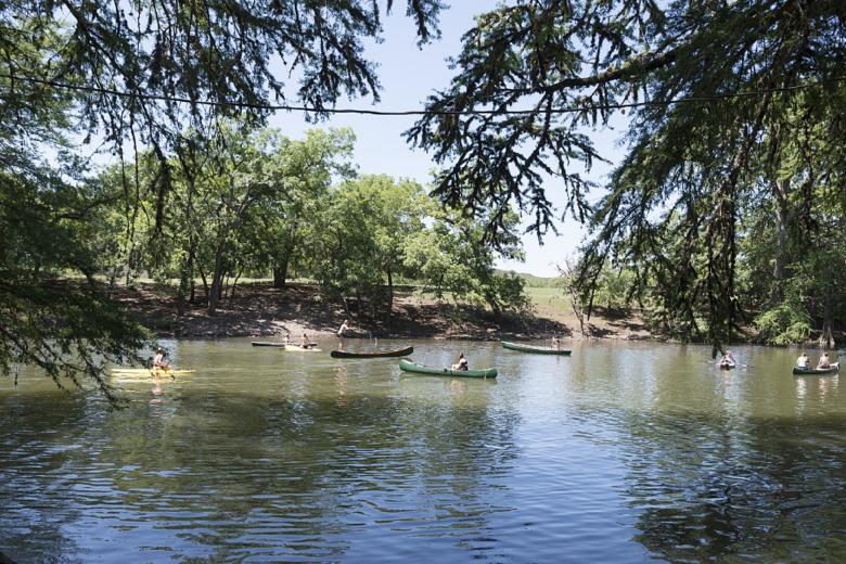 Free stock image of Canoeing in the River created by Pixabay