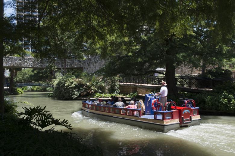 Free stock image of Tourists Exploring the park created by Pixabay