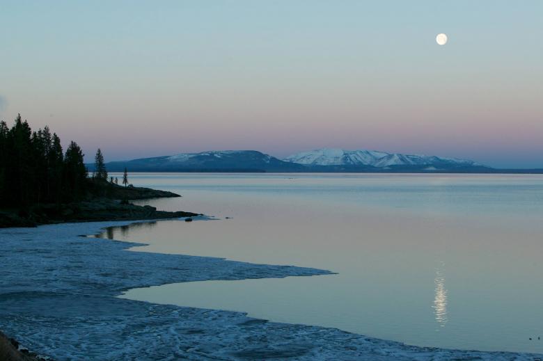 Free stock image of Lake Yellowstone created by Pixabay