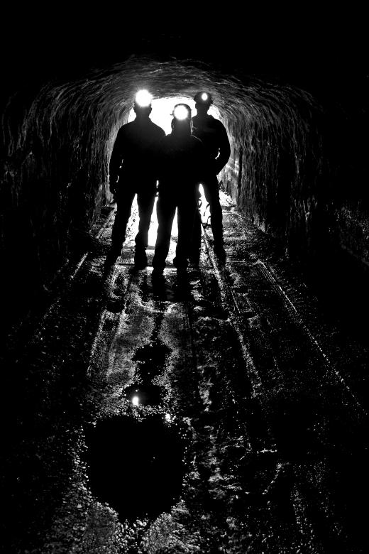 Free stock image of Silhouettes in the Tunnel created by Pixabay