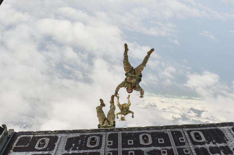 Free stock image of Military Skydivers created by Pixabay