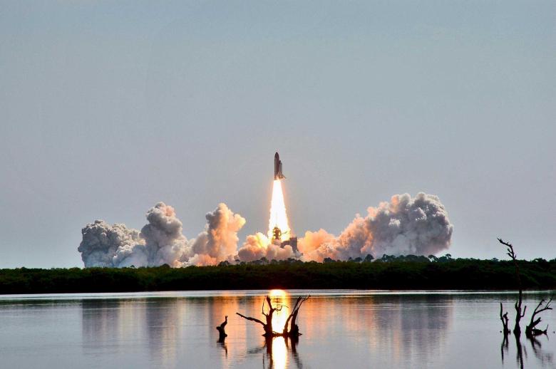 Free stock image of Discovery Space Shuttle created by Pixabay