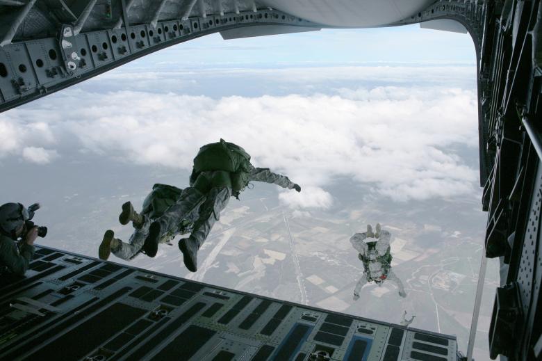 Free stock image of Parachute Jumping created by Pixabay