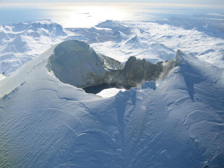 Free stock image of Mount Chiginagak created by Pixabay