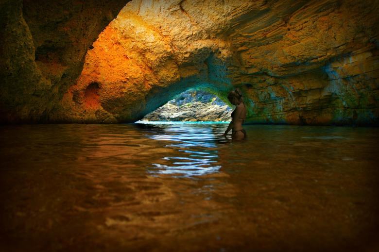 Free stock image of Swimming under the Cliff created by Pixabay