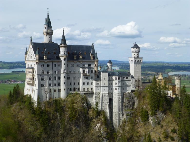 Free stock image of Neuschwanstein Castle created by Pixabay