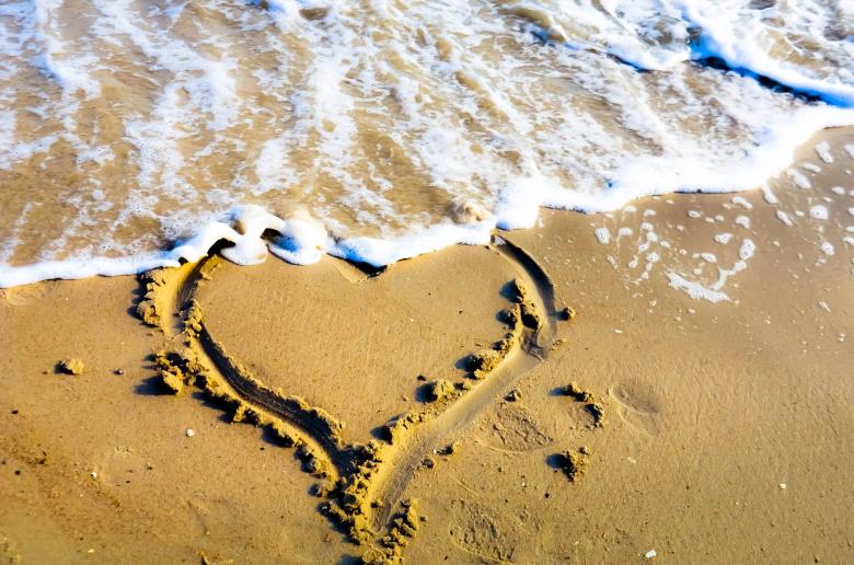 Free stock image of Heart on the Shore created by Pixabay
