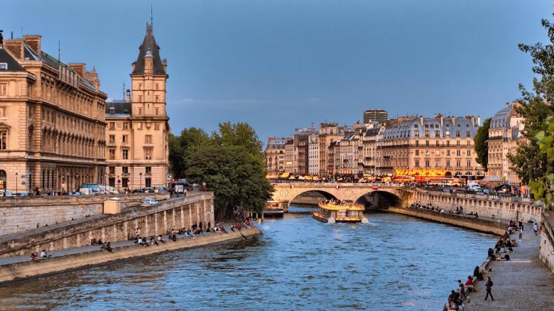 Free stock image of Seine River created by Pixabay