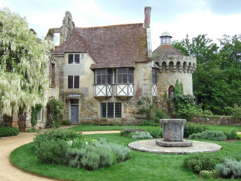 Free stock image of Scotney Castle created by Pixabay
