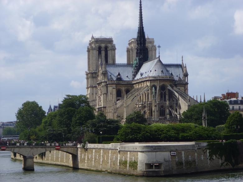 Free stock image of Notre Dame created by Pixabay