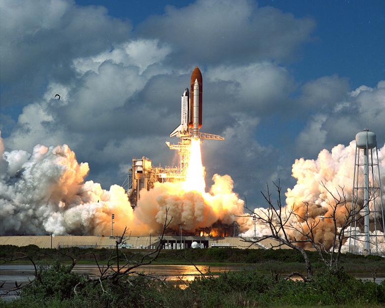 Free stock image of Discovery Space Shuttle created by Pixabay