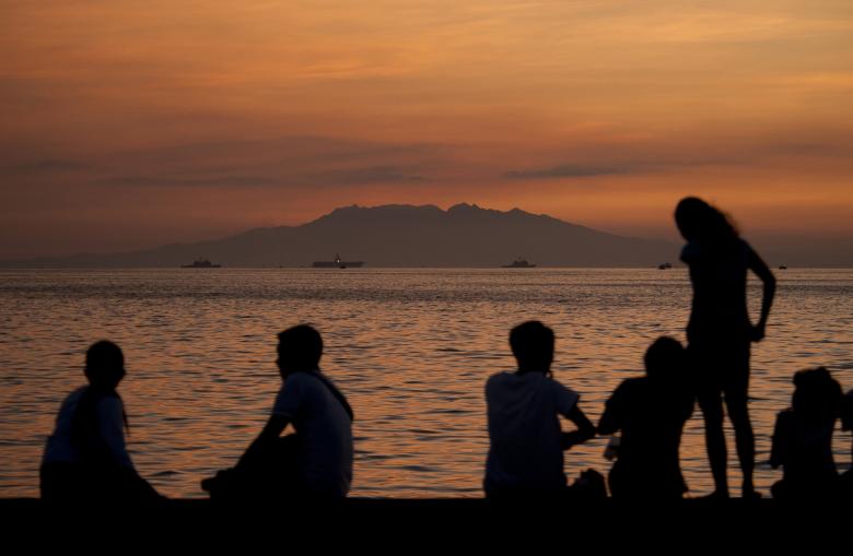 Free stock image of Sunset on the Shore created by Pixabay