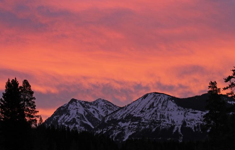 Free stock image of Mountain Range created by Pixabay
