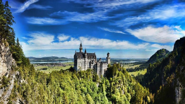 Free stock image of Neuschwanstein Castle created by Pixabay