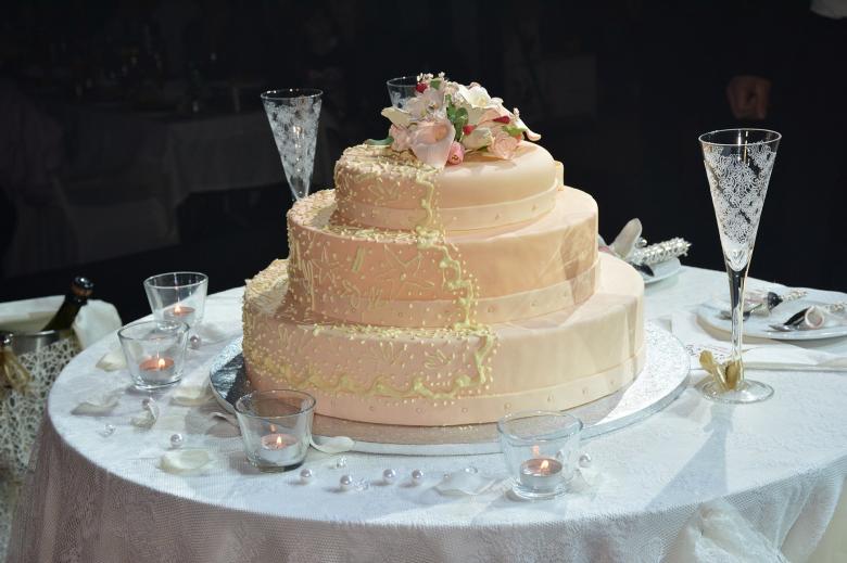 Free stock image of Wedding Cake created by Pixabay
