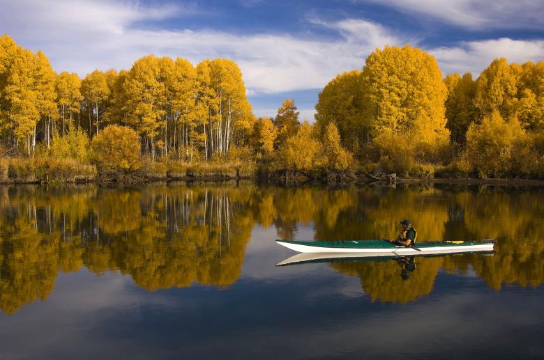 Free stock image of Kayaking in the River created by Pixabay