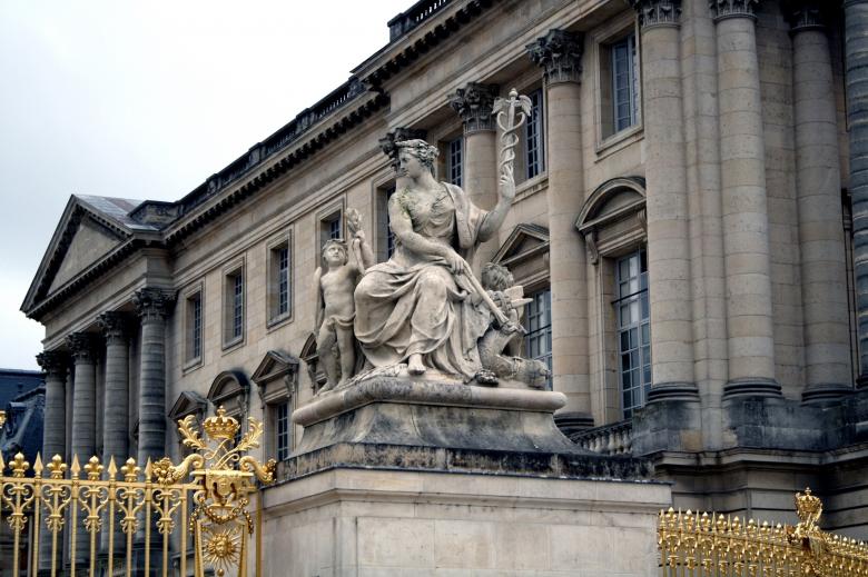 Free stock image of Sculpture in the palace created by Pixabay