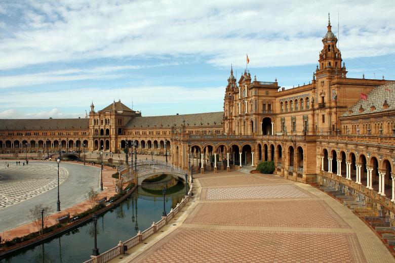 Free stock image of Plaza de Espana created by Pixabay