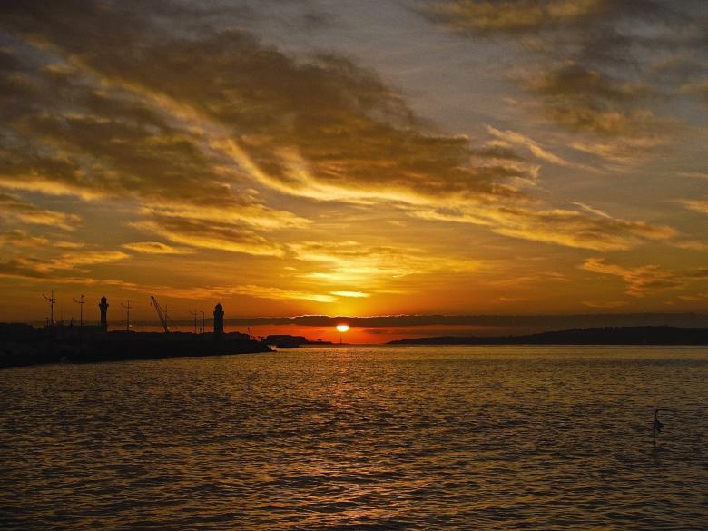 Free stock image of Sunset on the Ocean created by Pixabay