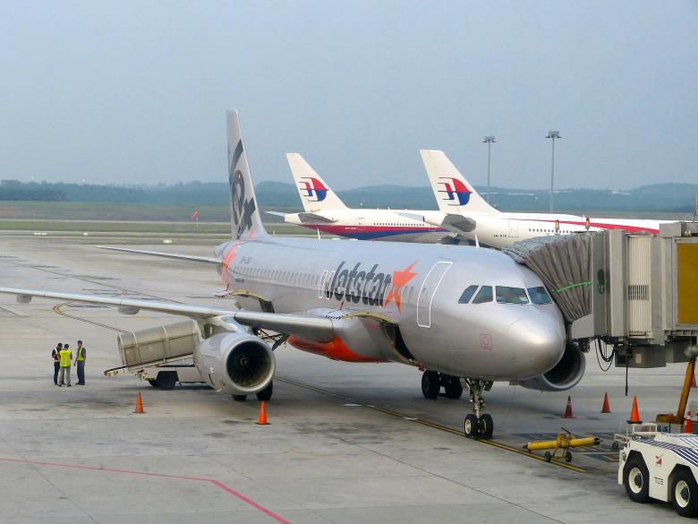 Free stock image of Plane on the Airport created by Pixabay