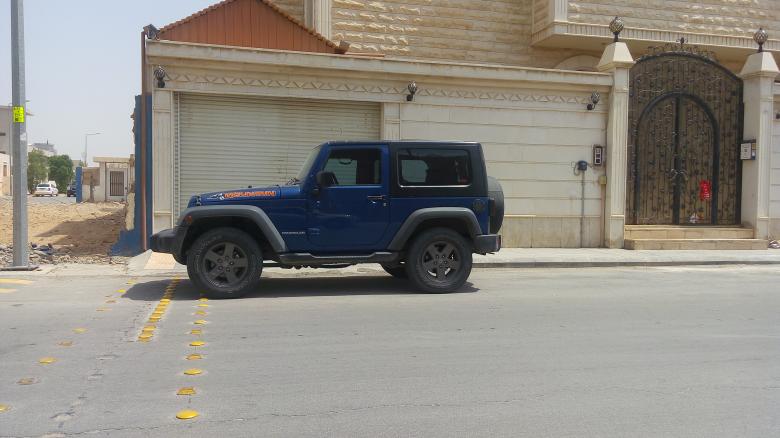 Free stock image of Blue Jeep created by so g k