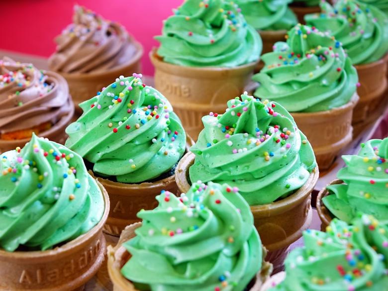 Free stock image of Fresh Cupcakes created by Pixabay