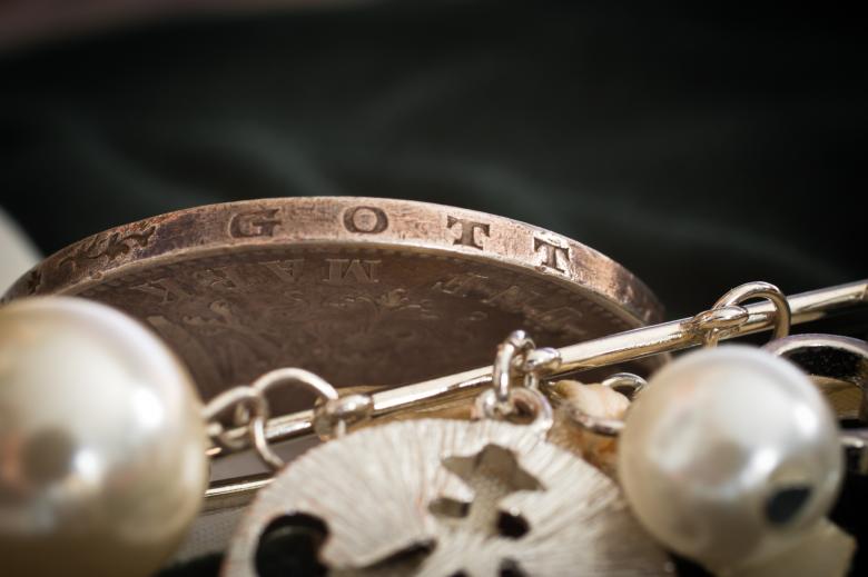 Free stock image of Silver Coin created by Pixabay