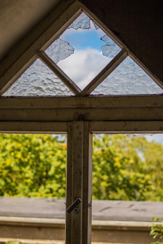 Free stock image of Broken Window created by Pixabay