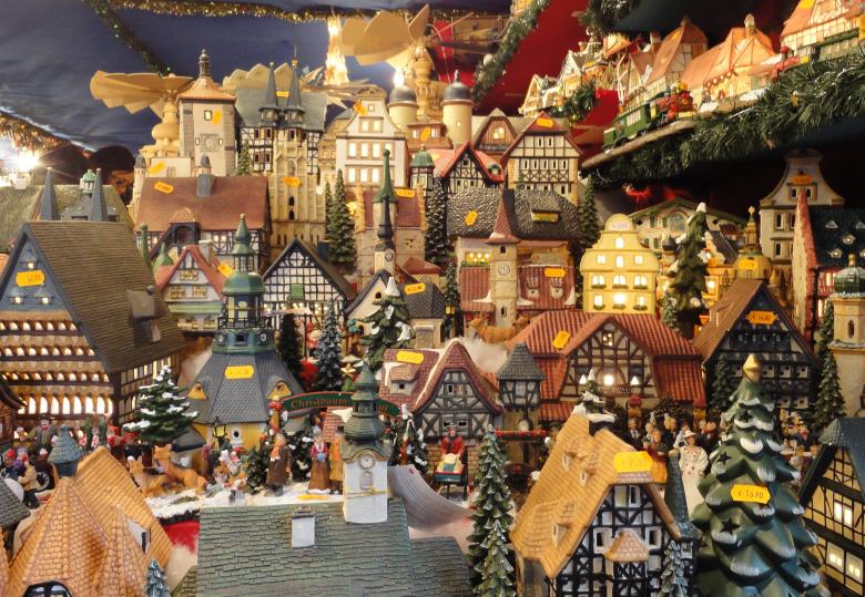 Free stock image of Christmas Market created by Pixabay