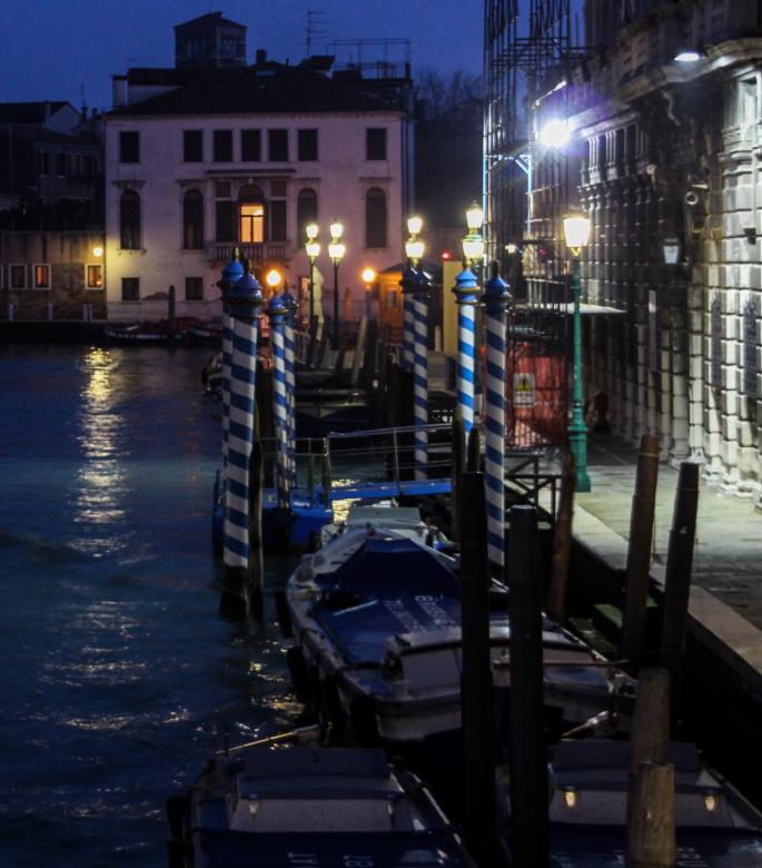 Free stock image of Channel through the City created by Pixabay