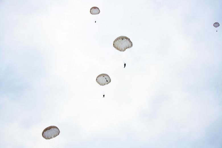 Free stock image of Skydivers created by 2happy
