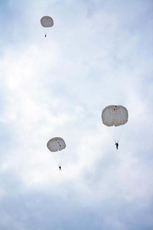Free stock image of Skydivers created by 2happy