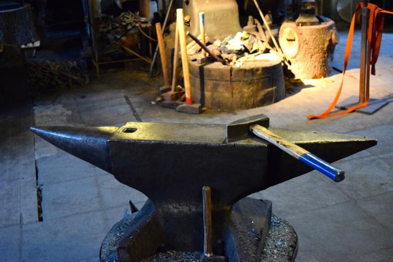 Free stock image of Metallic Anvil created by Pixabay