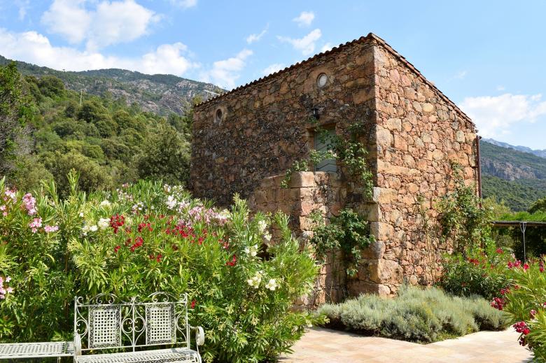 Free stock image of Stone House created by Pixabay