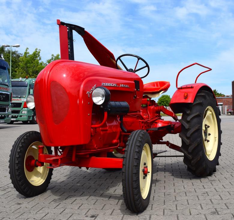 Free stock image of Porsche Tractor created by Pixabay