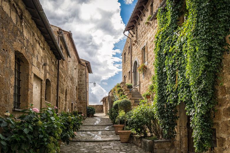 Free stock image of Alley  created by Pixabay