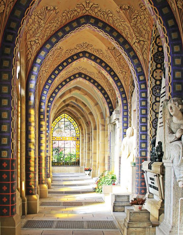 Free stock image of Cemetery from the Inside created by Pixabay