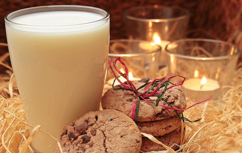 Free stock image of Milk n Cookies created by Pixabay