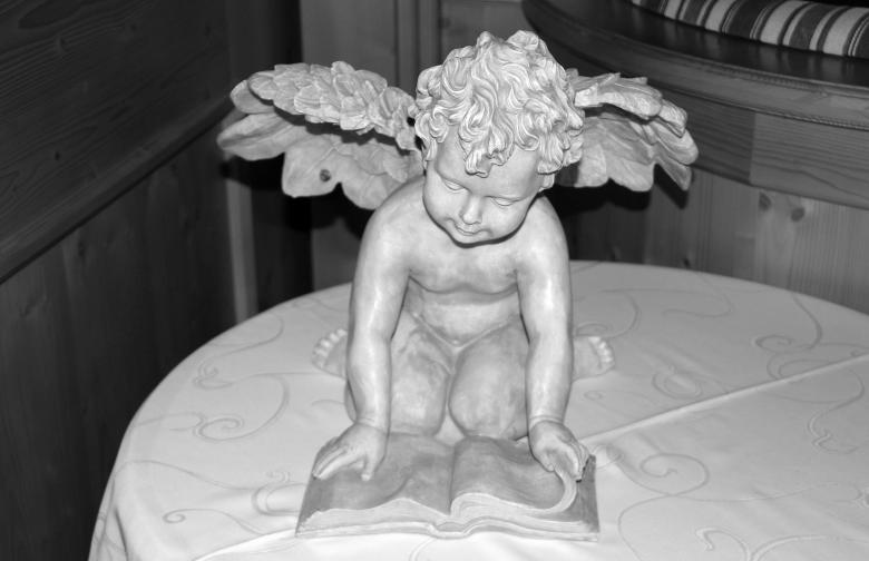 Free stock image of Angel Sculpture created by Pixabay