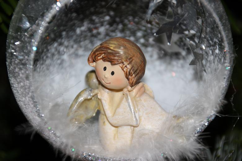 Free stock image of Christmas Bauble created by Pixabay